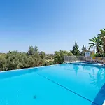 Paradise On The Golf Estômbar