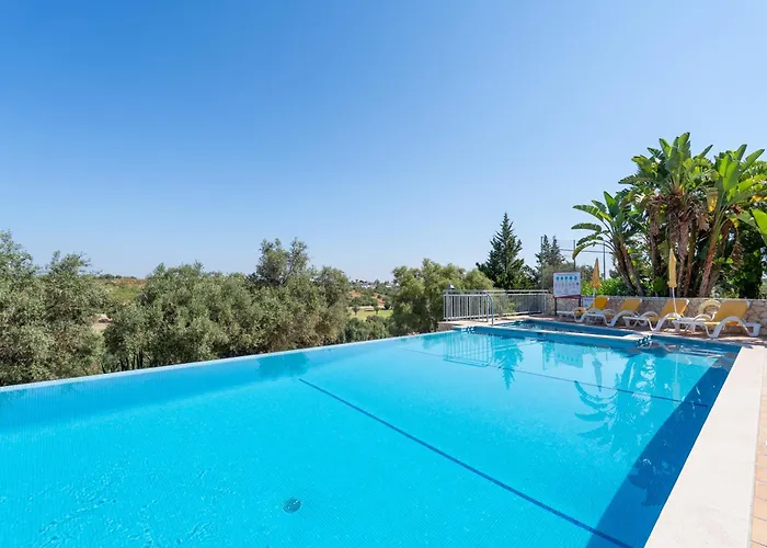 Paradise On The Golf Estômbar