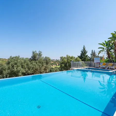 Paradise On The Golf Estômbar